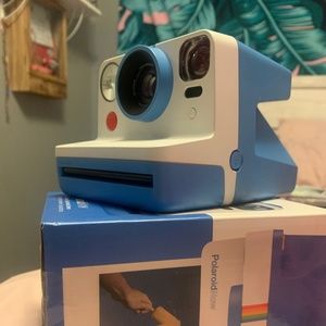 Polaroid Now Generation 2 i-Type Instant Camera